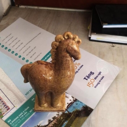 Tượng sứ chú ngựa quà tặng cho người tuổi Ngọ tuyệt đẹp