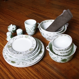 Set 18 sản phẩm bộ đồ ăn bằng sứ vẽ hoa dây (Trắng)