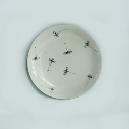 Đĩa tròn men xanh đồng vẽ chuồn phi 26